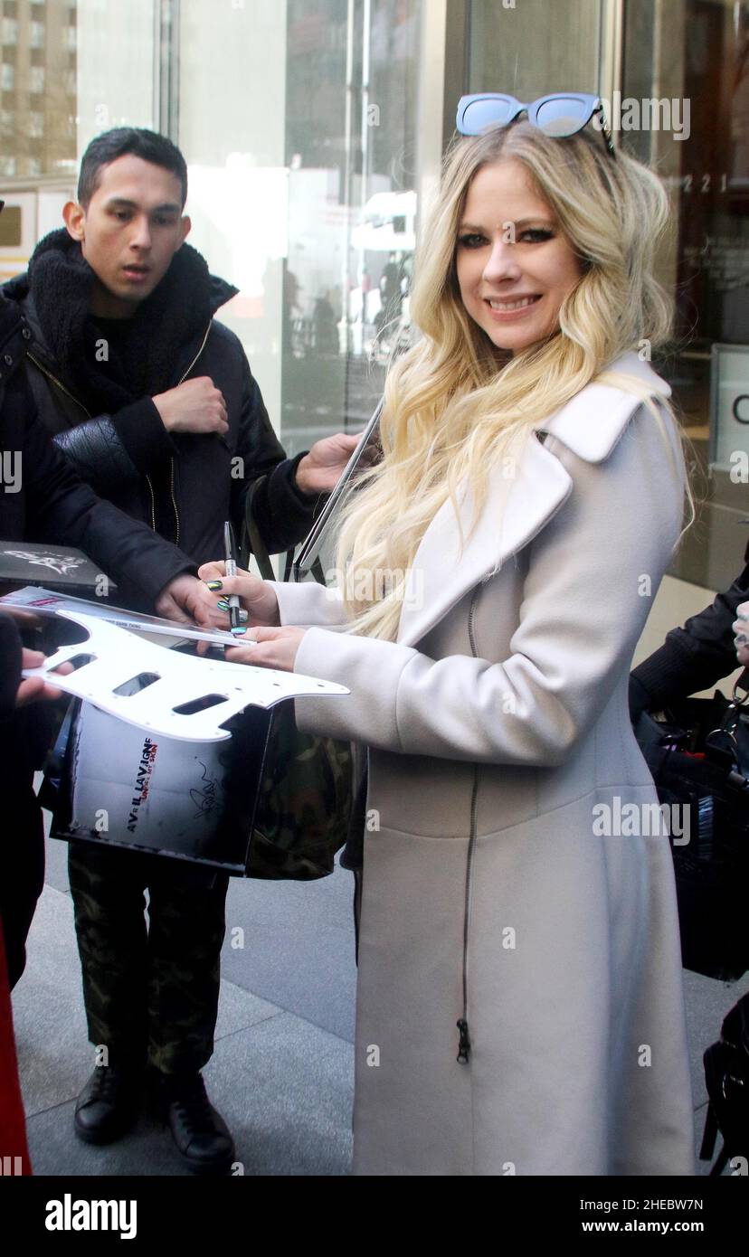 New York - NY - 20190219-Avril Lavigne and Boyfriend Phillip Sarofim