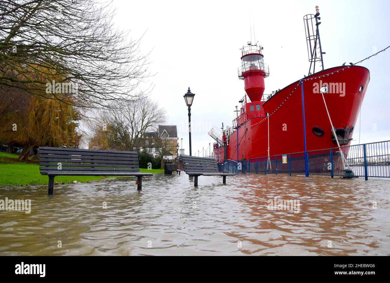04/01/2022 Gravesend UK. A flood warning was in place today and the Thames Barrier at Woolwich was closed to protect London. In combination of severe Stock Photo