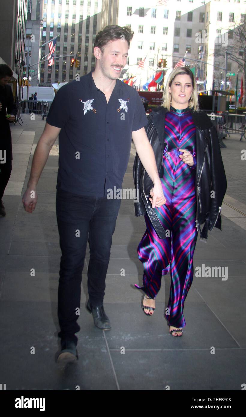 Cassadee pope and sam palladio at the today show hi-res stock photography  and images - Alamy