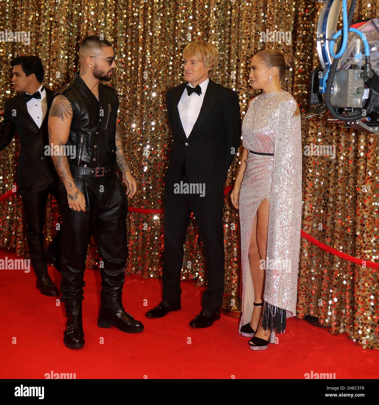 New York NY 20191022 Jennifer LopezMaluma and Owen Wilson pictured filming a red carpet