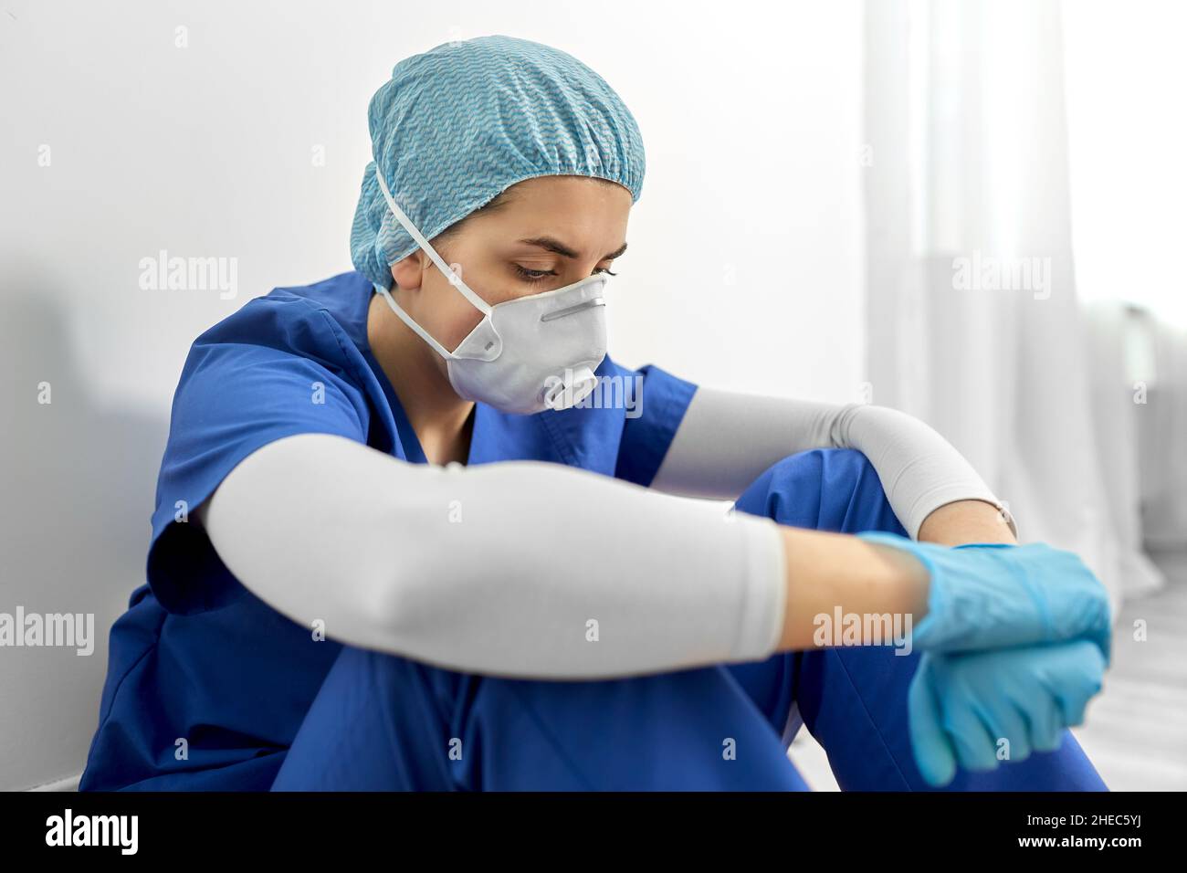 Nurse respirator mask hi-res stock photography and images - Alamy