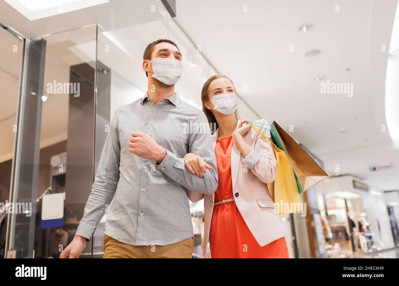 Adult couple in medical center hi-res stock photography and images - Alamy