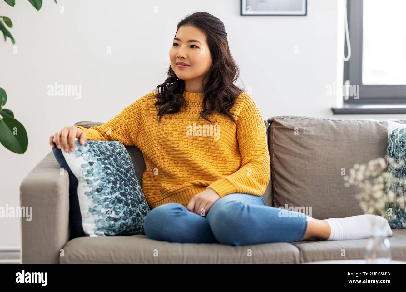 Japanese woman sitting on couch hi-res stock photography and images - Alamy