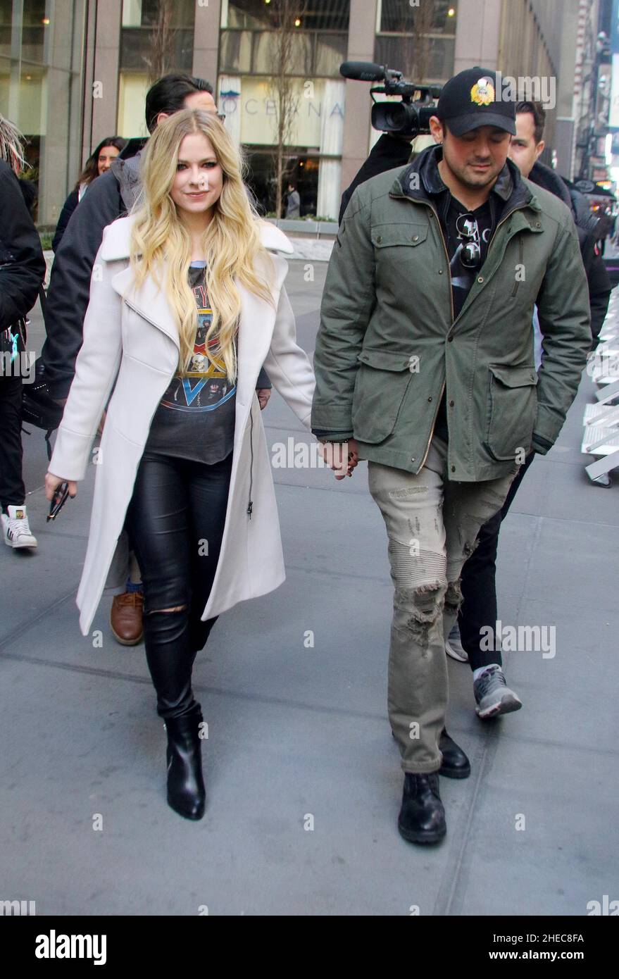 New York - NY - 20190219-Avril Lavigne and Boyfriend Phillip Sarofim