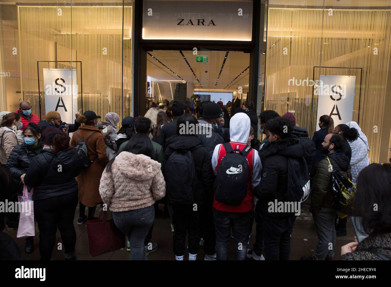 Zara shop store oxford street hi-res stock photography and images - Alamy
