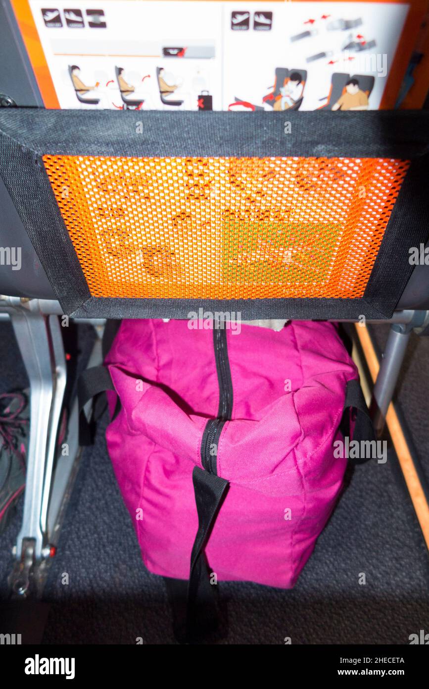 Easyjet cabin luggage hi-res stock photography and images - Alamy