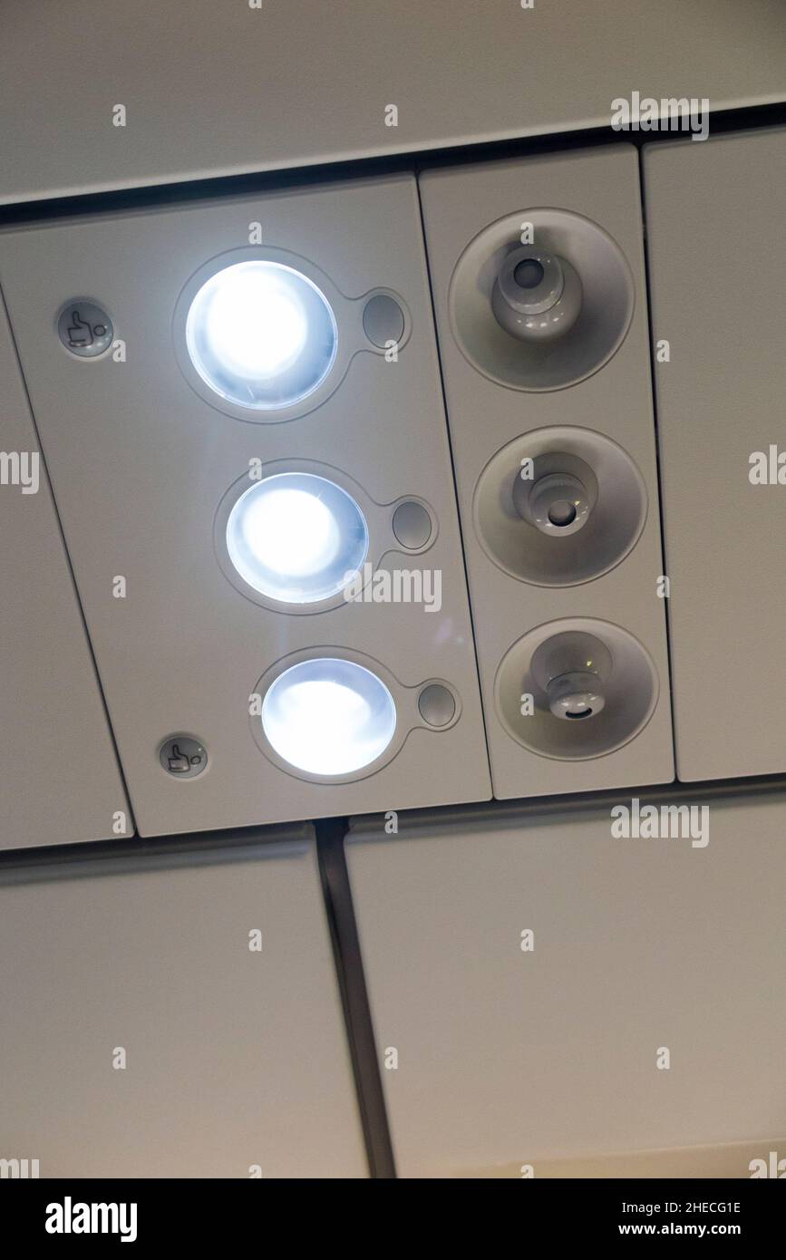 Passenger reading light array lights switched on and cool air nozzles nozzle arrays vents. Airbus A320 aircraft air plane aeroplane airplane. 128 Stock Photo Alamy