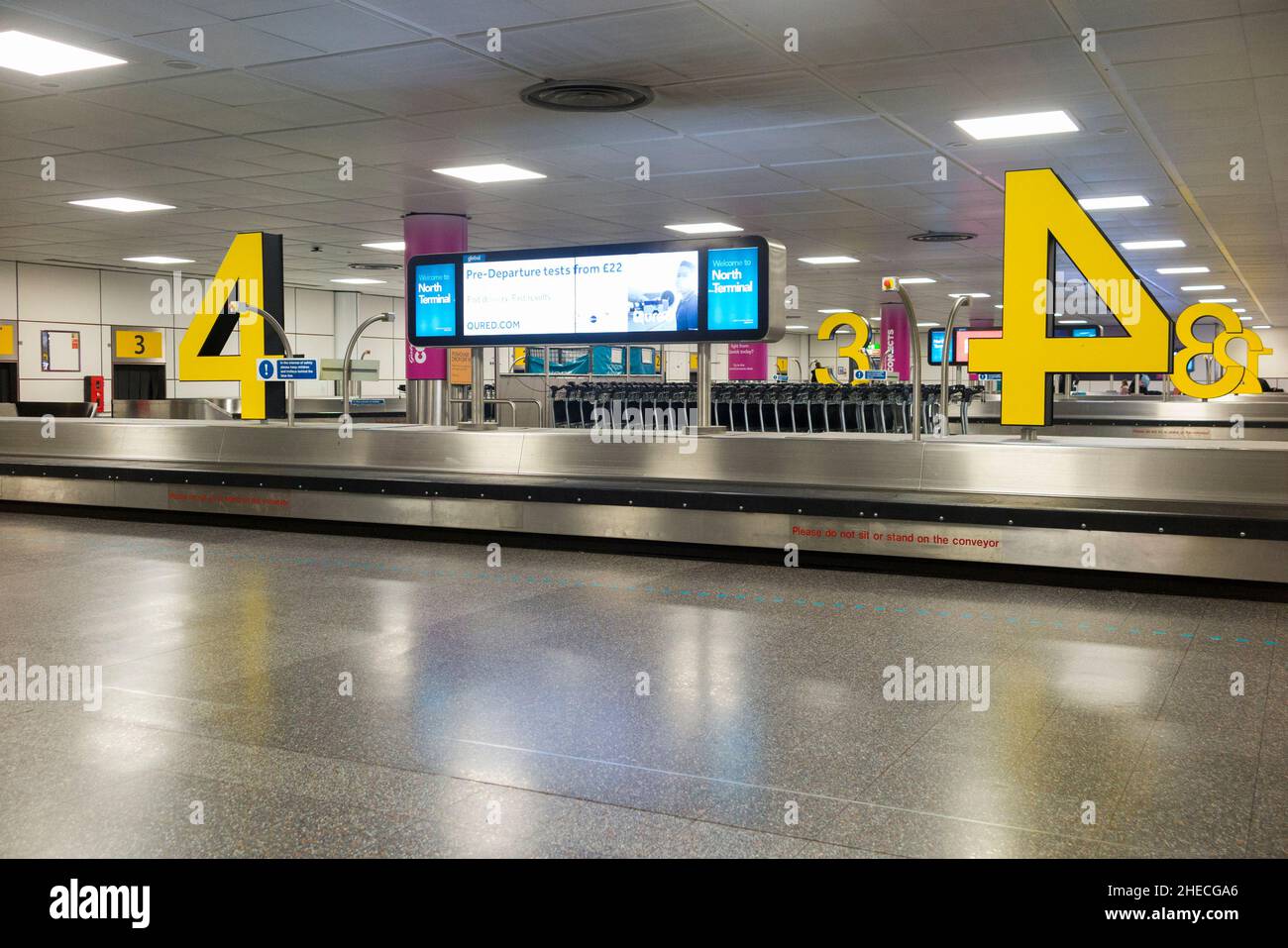 Gatwick arrivals baggage reclaim hires stock photography and images