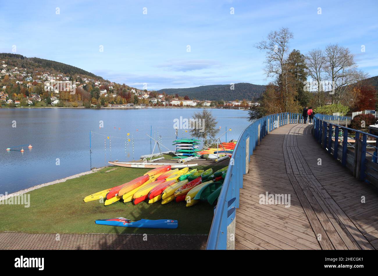 GERARDMER, FRANCE, 31 OCTOBER 2021: ASG Canoe and Kayak school and view across Gerardmer Lake in the Haut Vosges area of France. The school is a popul Stock Photo