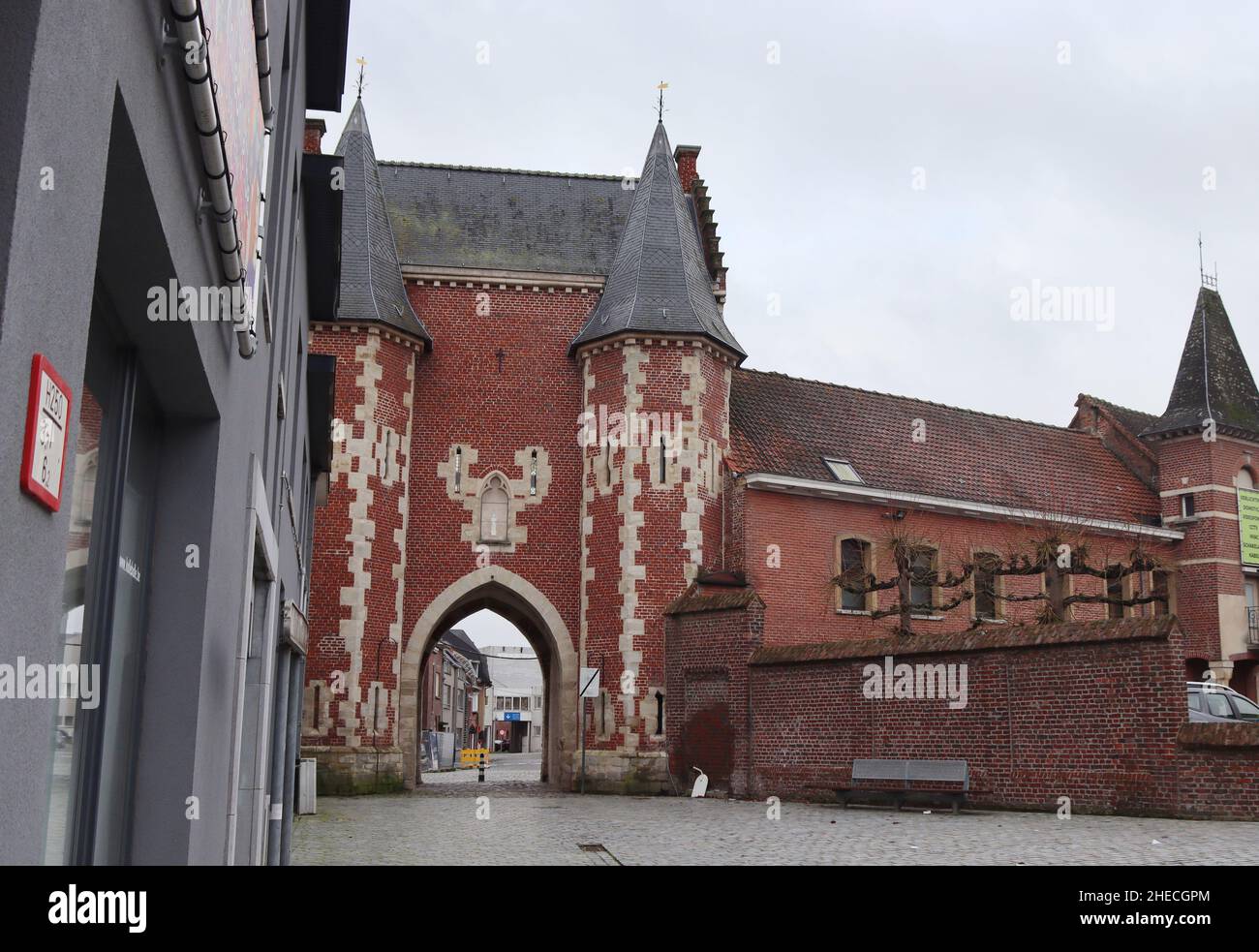 NINOVE, BELGIUM, 5 JANUARY 2022: View of the 'Koepoort' in Ninove, East Flanders, Belgium. The 15th century building is the only remaining city gate h Stock Photo