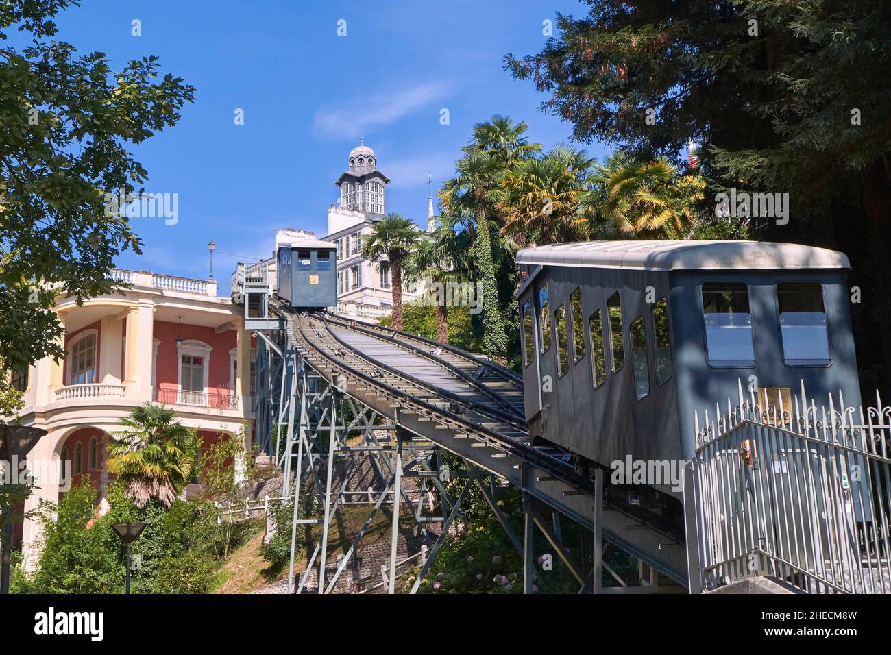 France, Pyrenees Atlantiques, Bearn, Pau, the funicular that connects the Boulevard des Pyr?n?es to the station Stock Photo