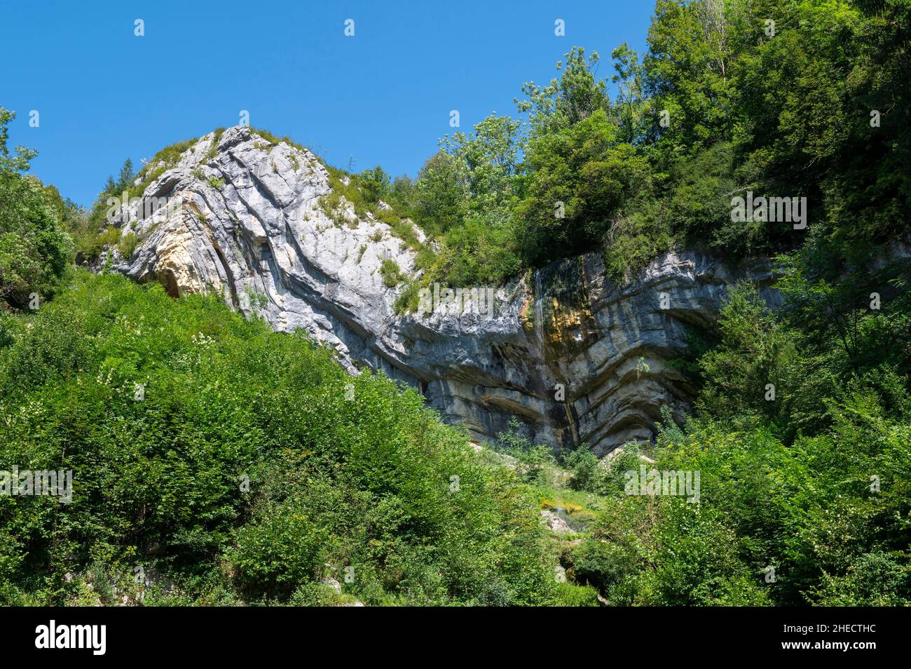 France, Jura, Jura massif, regional nature park, Saint Claude, Septmoncel,  the geological fold of the chateau de gendarme forms an anticline Stock  Photo - Alamy