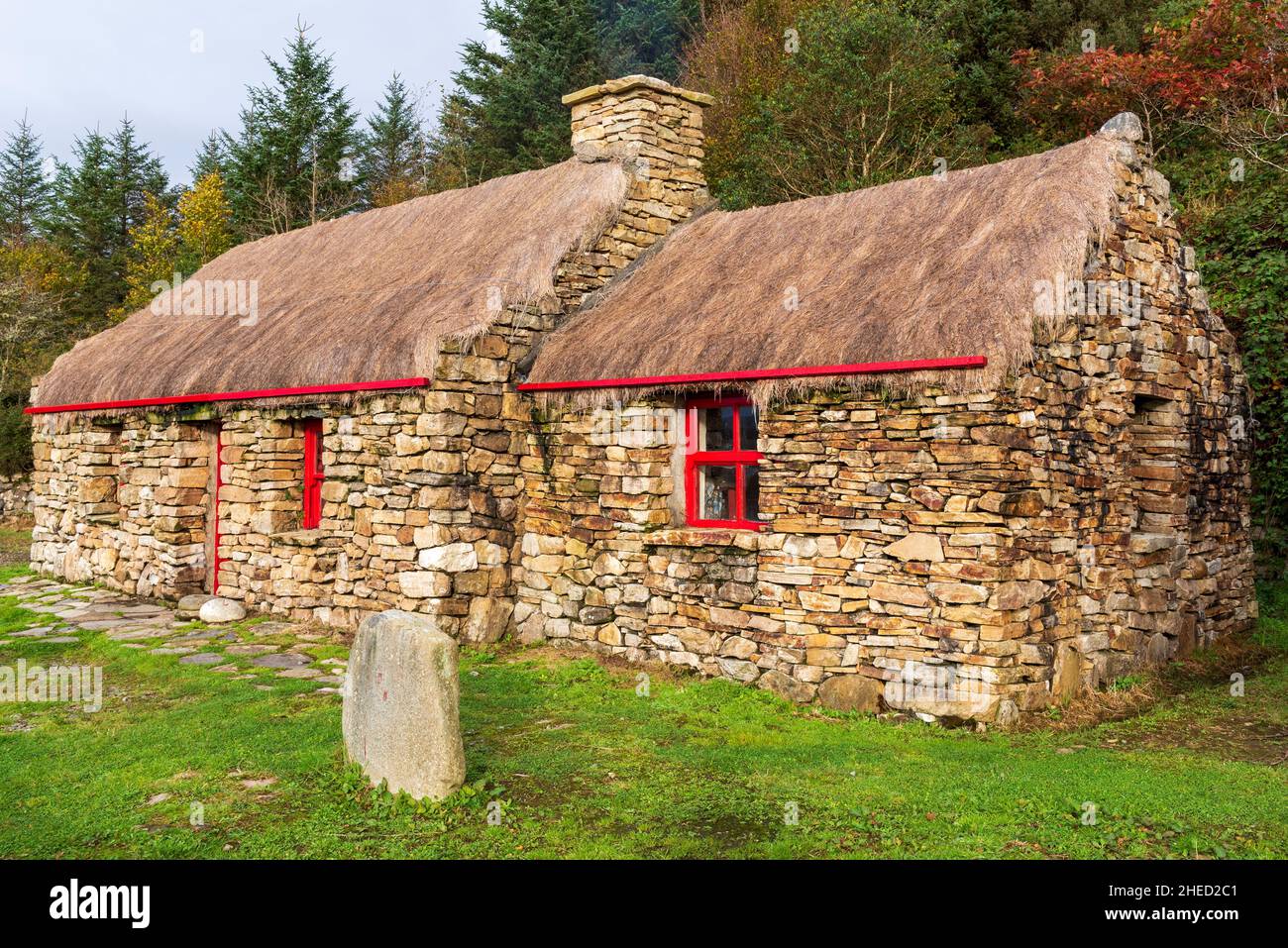 Ireland, County Galway, Clifden, Lettershea, Connemara, traditional stone and thatched farmhouse at Connemara Heritage & History Centre Stock Photo