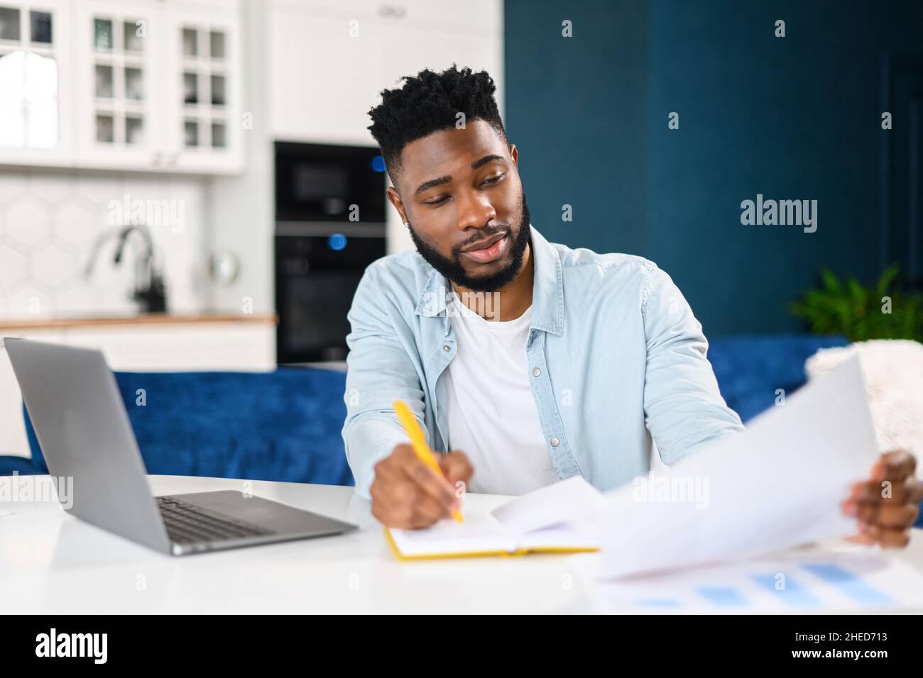 Student report africa hi-res stock photography and images - Alamy