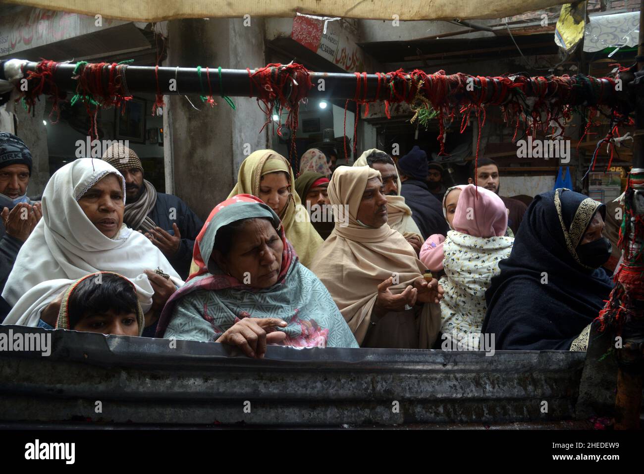 Lahore, Pakistan. 10th Jan, 2022. Pakistani women devotees bringing water for ablution of the graves at the shrine of the mausoleum of Ruqayyah Bint Ali known as Bibi Pak Daman in Lahore, Pakistan on January 10, 2022. Women devotees participate rituals during 995th three days annual religious ritual washing ceremony on the eve of Urs celebrations. Legend has it that it holds the graves of six ladies from Muhammad's household (Ahl Al-Bayt). (Photo by Rana Sajid Hussain/Pacific Press/Sipa USA) Credit: Sipa USA/Alamy Live News Stock Photo