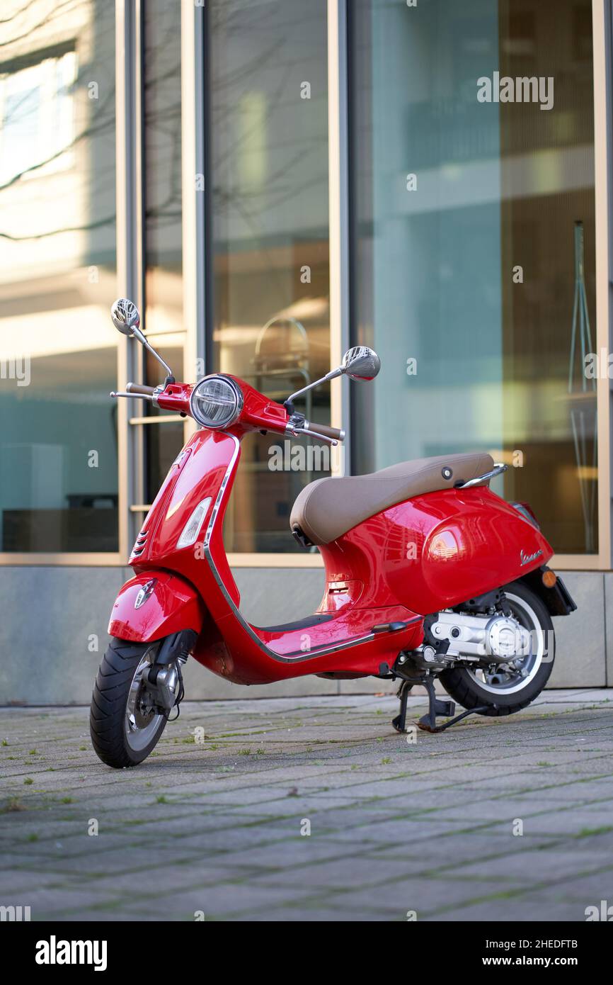 Piaggio: Scooter and urban mobility. Official site