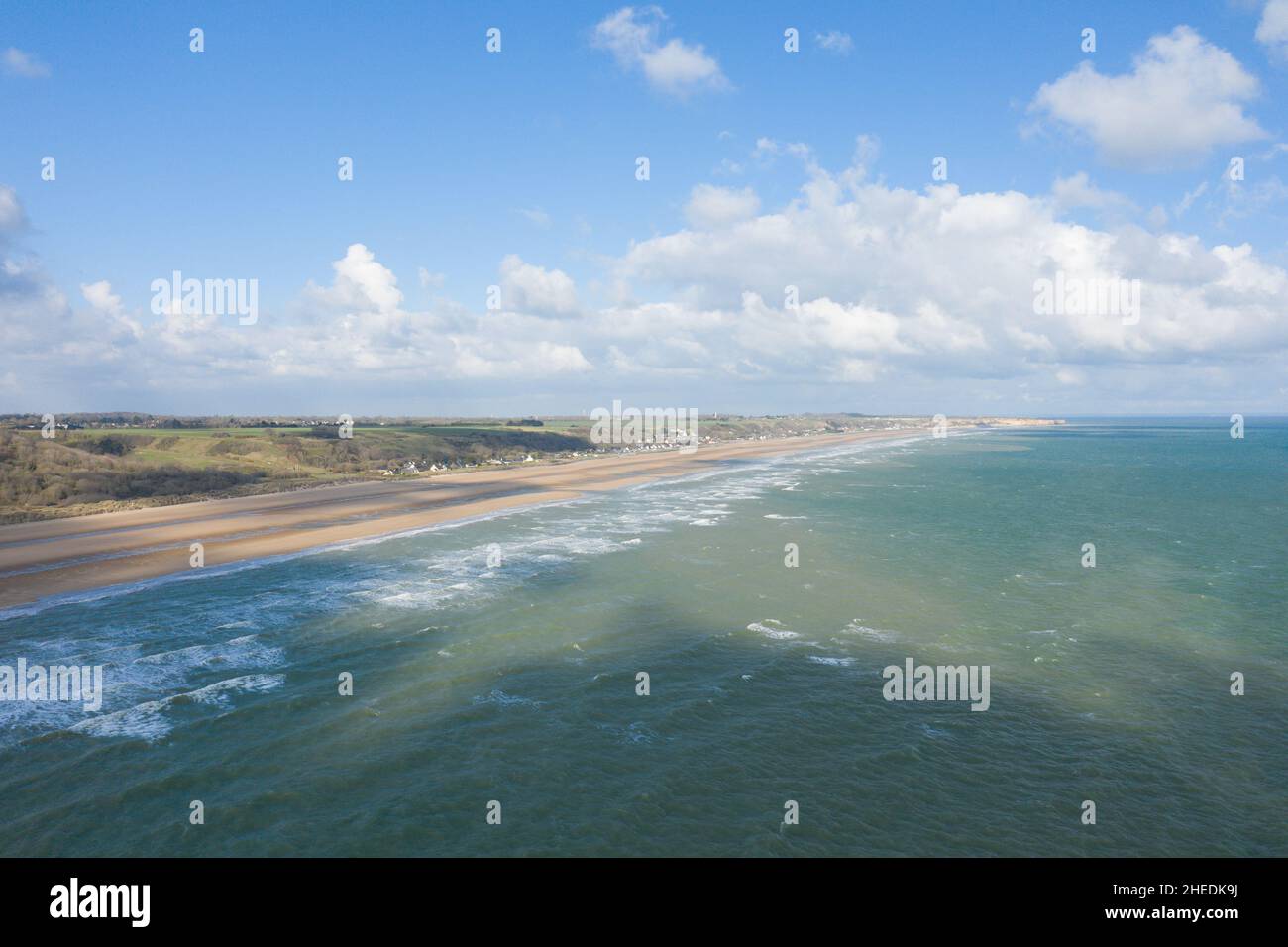 This landscape photo was taken in Europe, France, Normandy, towards Arromanches, Colleville, in the spring. We can see the fine sandy beach of Omaha b Stock Photo