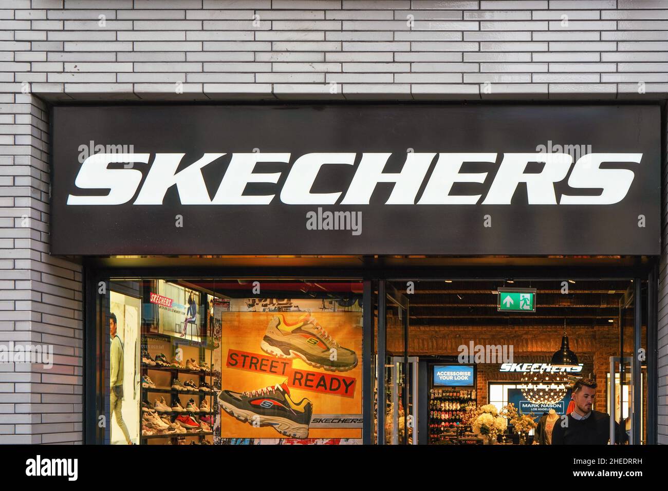 Skechers Logo High Resolution Stock Photography and Images - Alamy