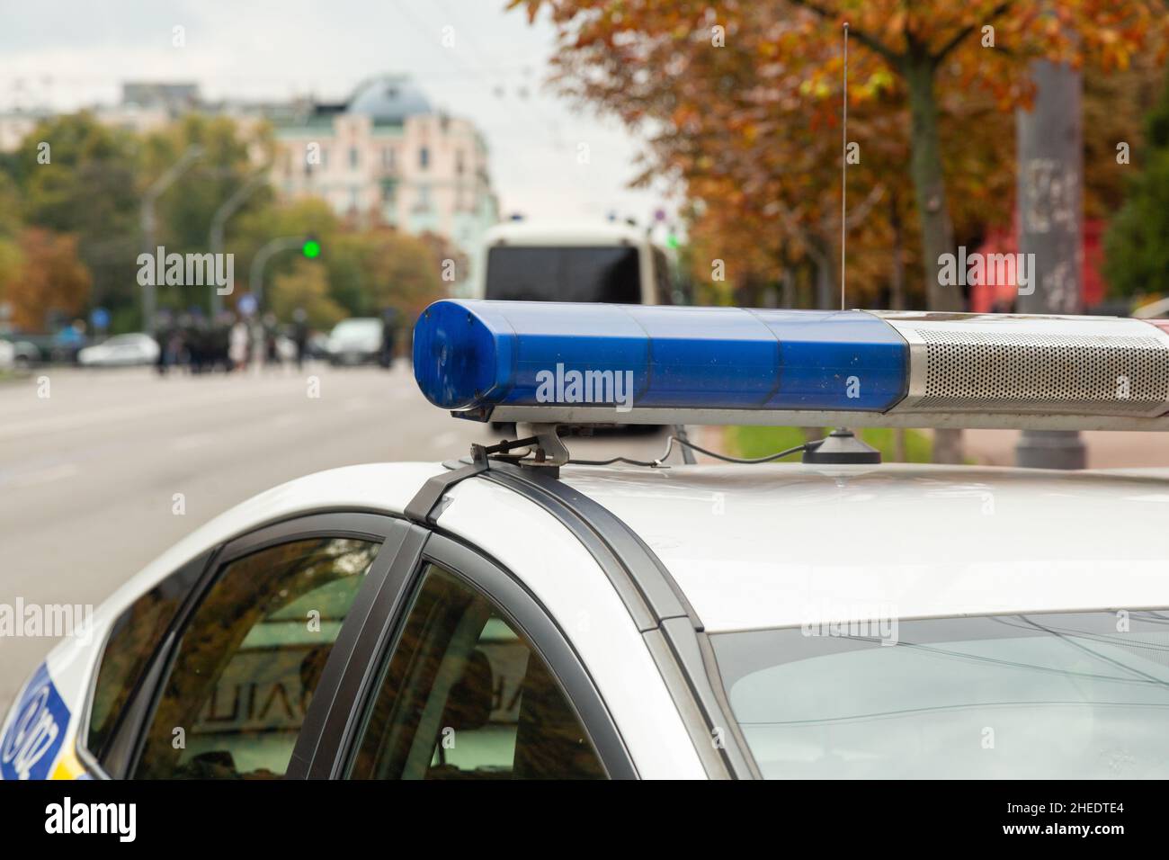 Red blue flashing police car hi-res stock photography and images - Alamy