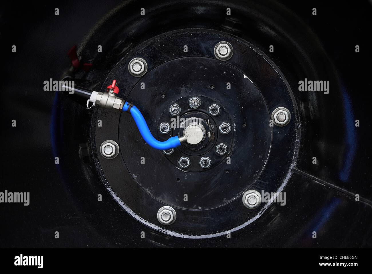 Low pressure tires, with automatic tire pumping system. Extreme patency
