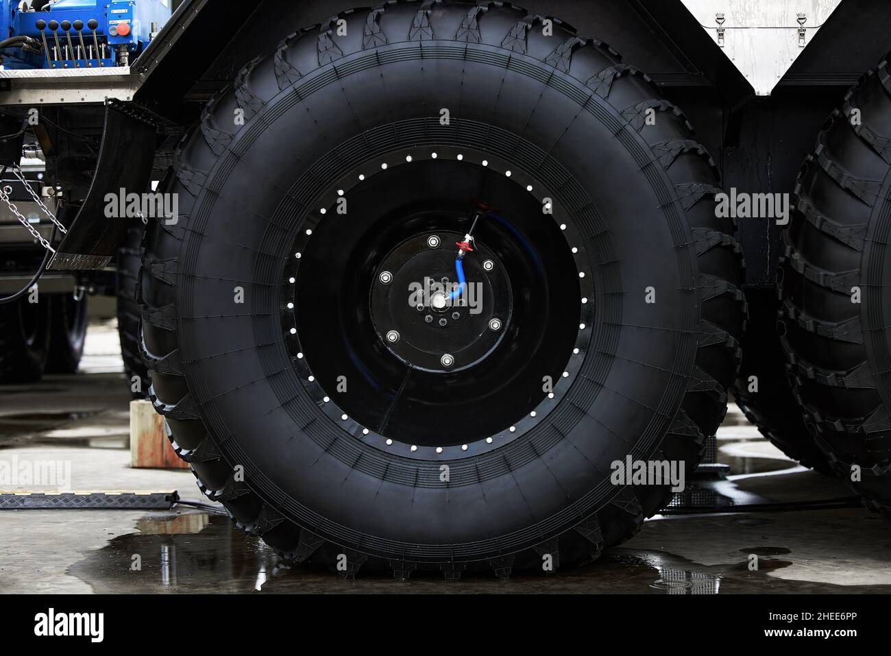 Low pressure tires, with automatic tire pumping system. Extreme patency