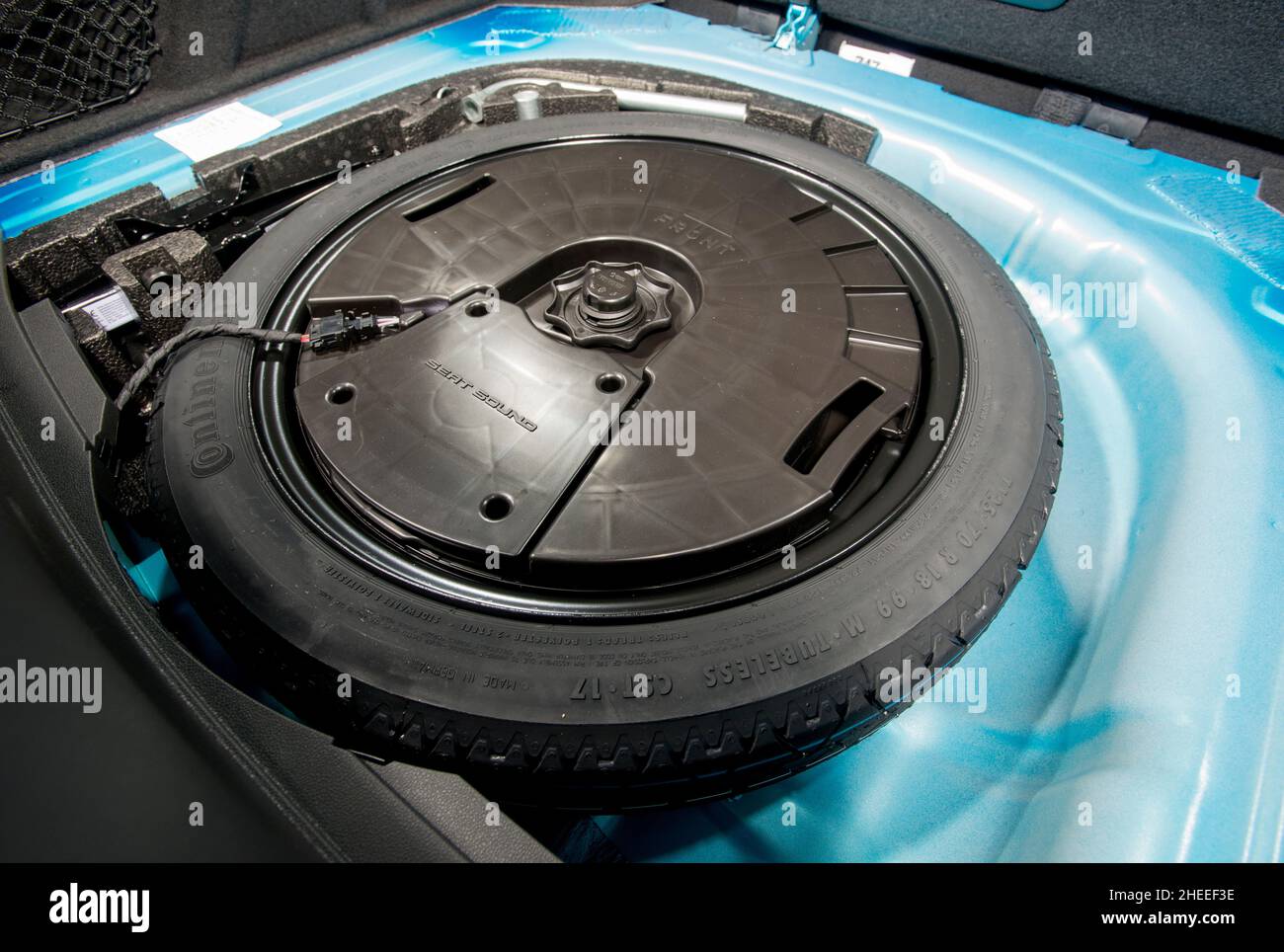 sub woofer speaker in spare wheel in a 2016 SEAT Leon Capra 290 Spanish