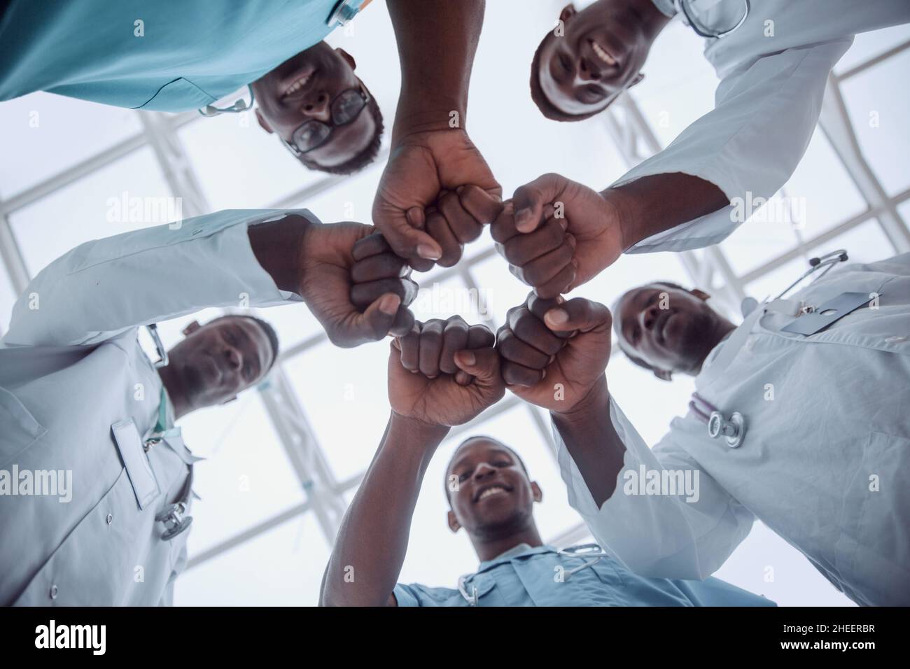 Healthcare professionals circle hi-res stock photography and images - Alamy