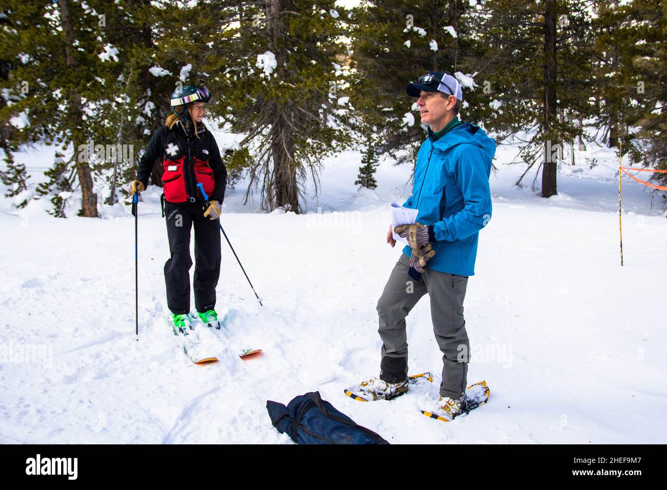 Incline Village, United States. 10th Jan, 2022. Jeff Anderson, Hydrologist for NRCS Nevada, speaks with a ski resort employee. The Natural Resources Conservation Service invited media to attend a snow pack test at one of their regional sites. Snow pack at the time was 185% the normal average but experts remain concerned about a possible dry forecast for the area. (Photo by Ty O'Neil/SOPA Images/Sipa USA) Credit: Sipa USA/Alamy Live News Stock Photo