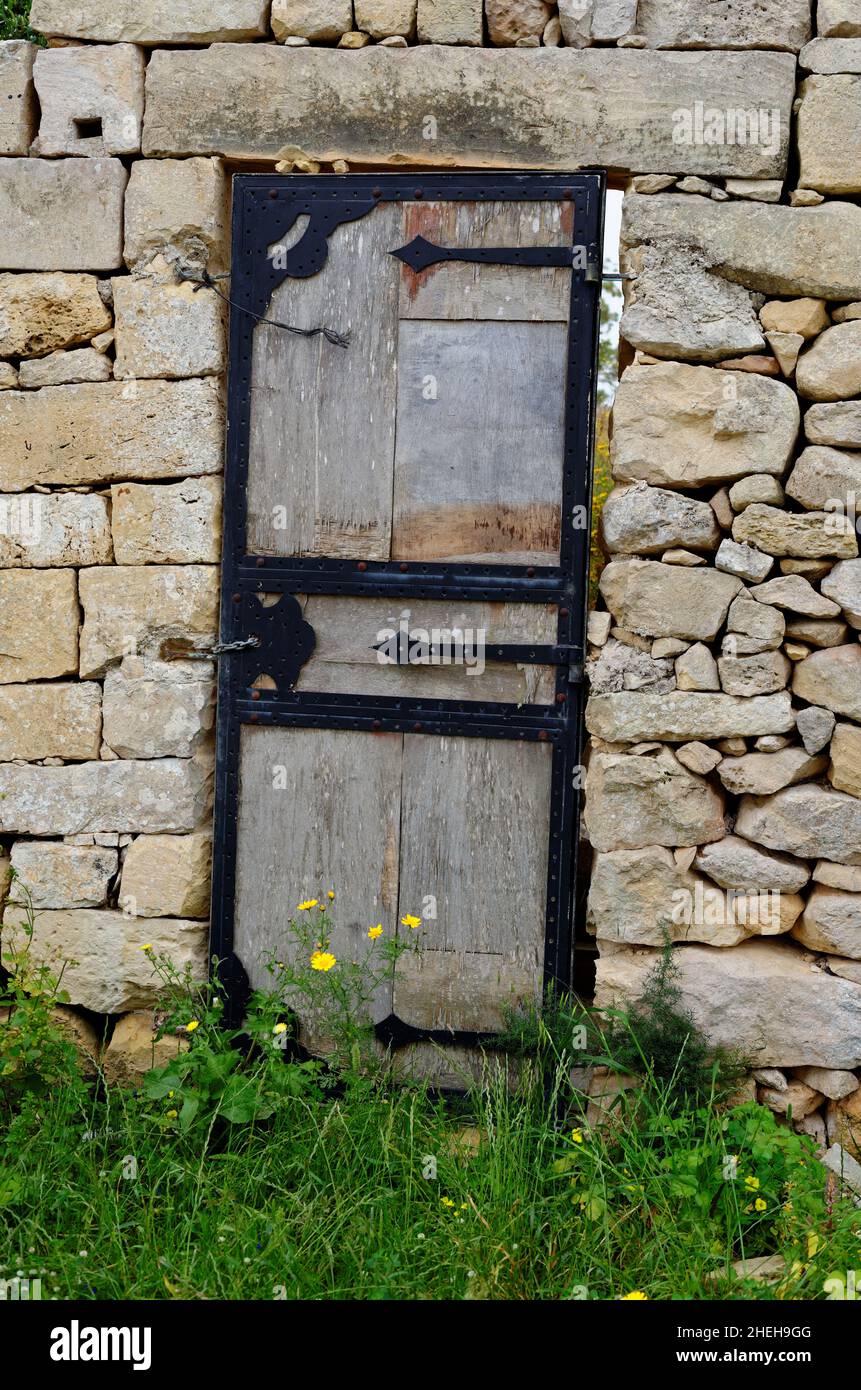 Wooden door in the ancient stone wall Stock Photo - Alamy