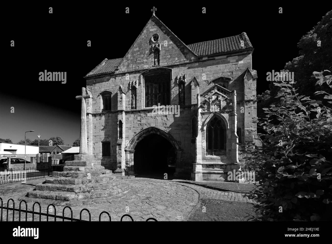 The Gatehouse of the Priory Church of Our Lady and St Cuthbert, Worksop town, Nottinghamshire, England, UK Stock Photo