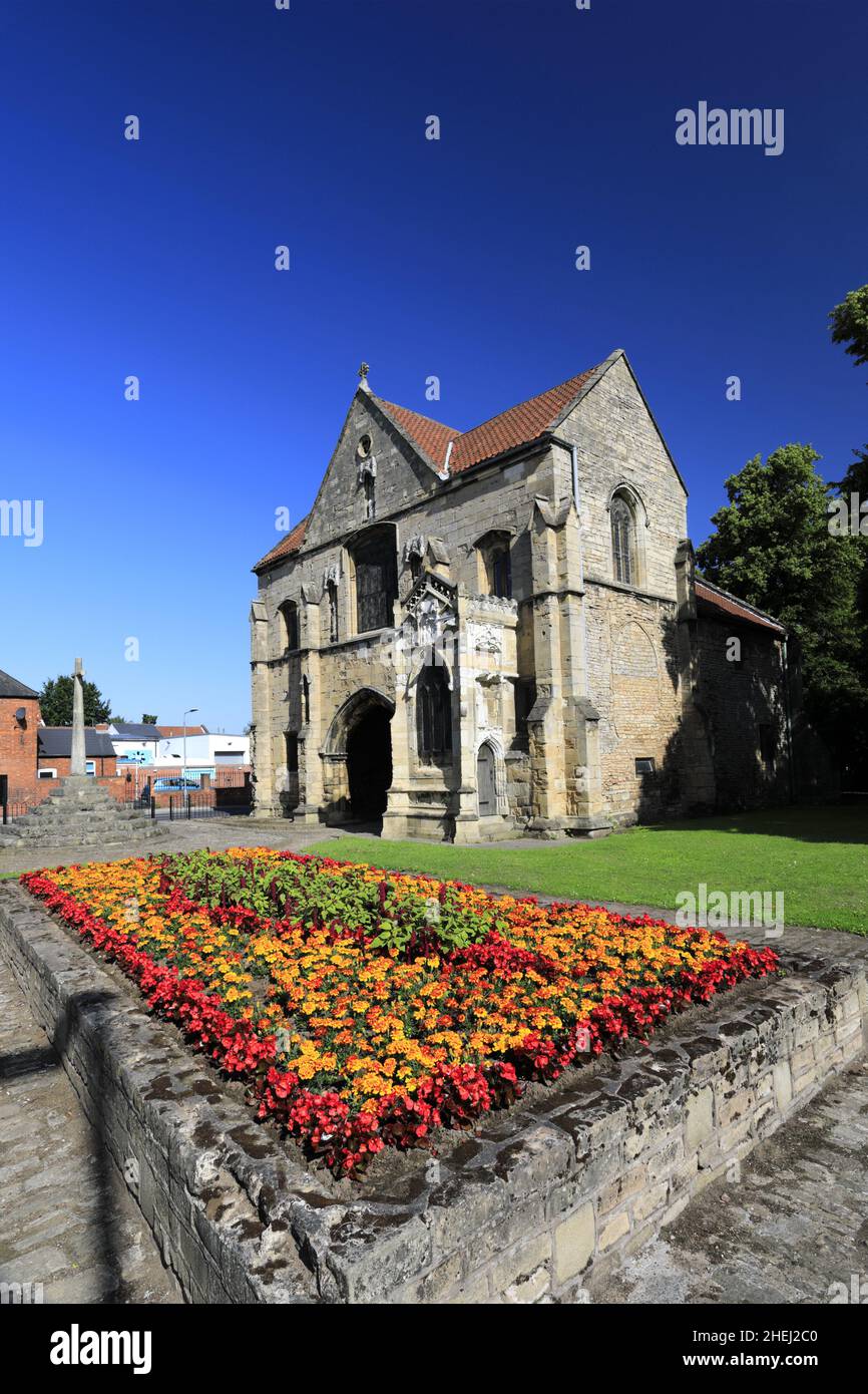 The Gatehouse of the Priory Church of Our Lady and St Cuthbert, Worksop town, Nottinghamshire, England, UK Stock Photo