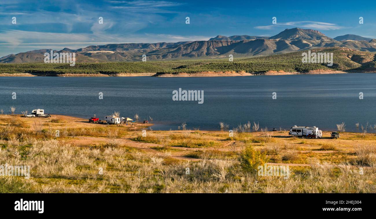Campers at Bermuda Flat Recreation Site, Theodore Roosevelt Lake, Sierra Ancha in distance, view from State Highway 188, near Roosevelt, Arizona, USA Stock Photo