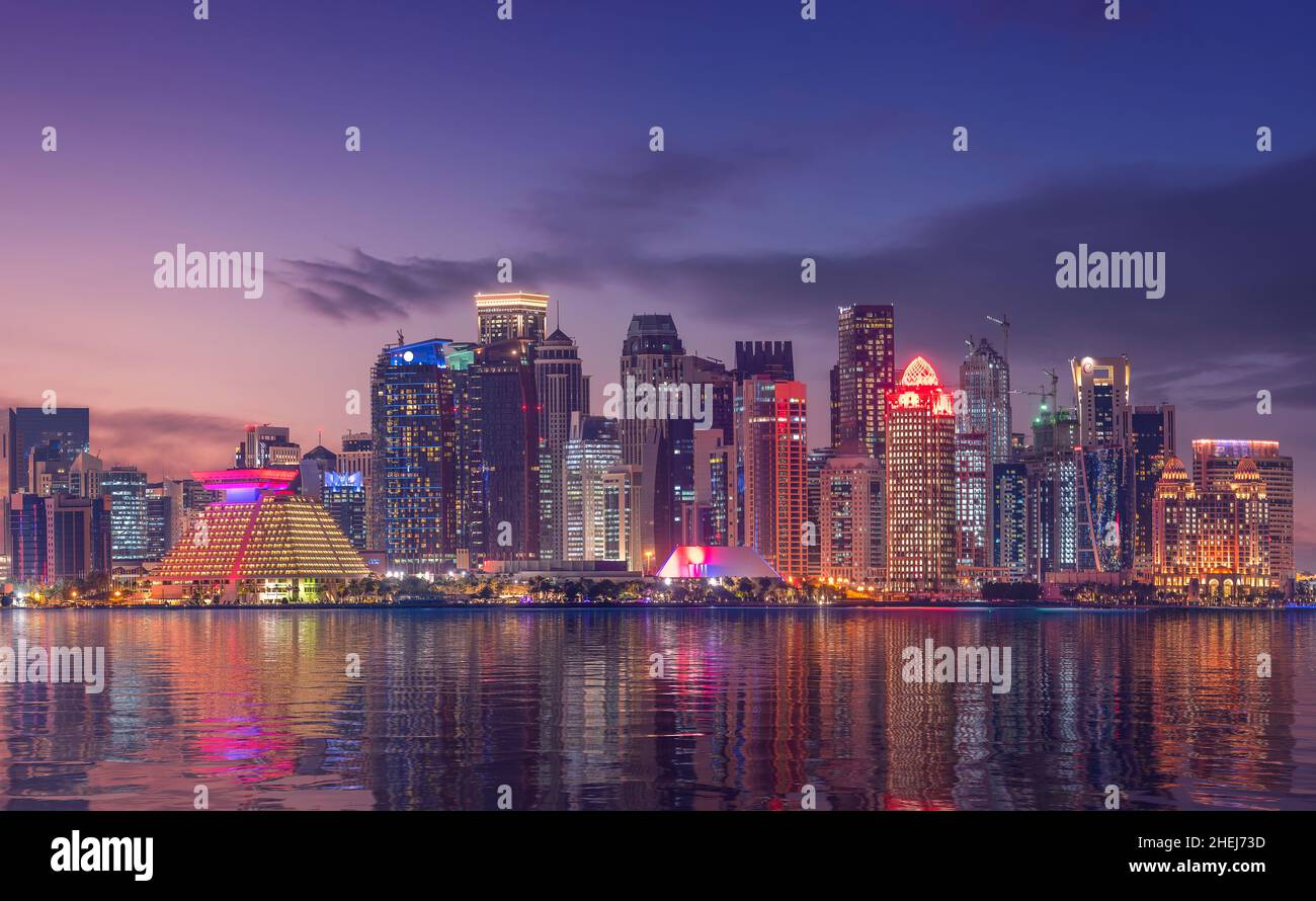 Doha skyline hi-res stock photography and images - Alamy