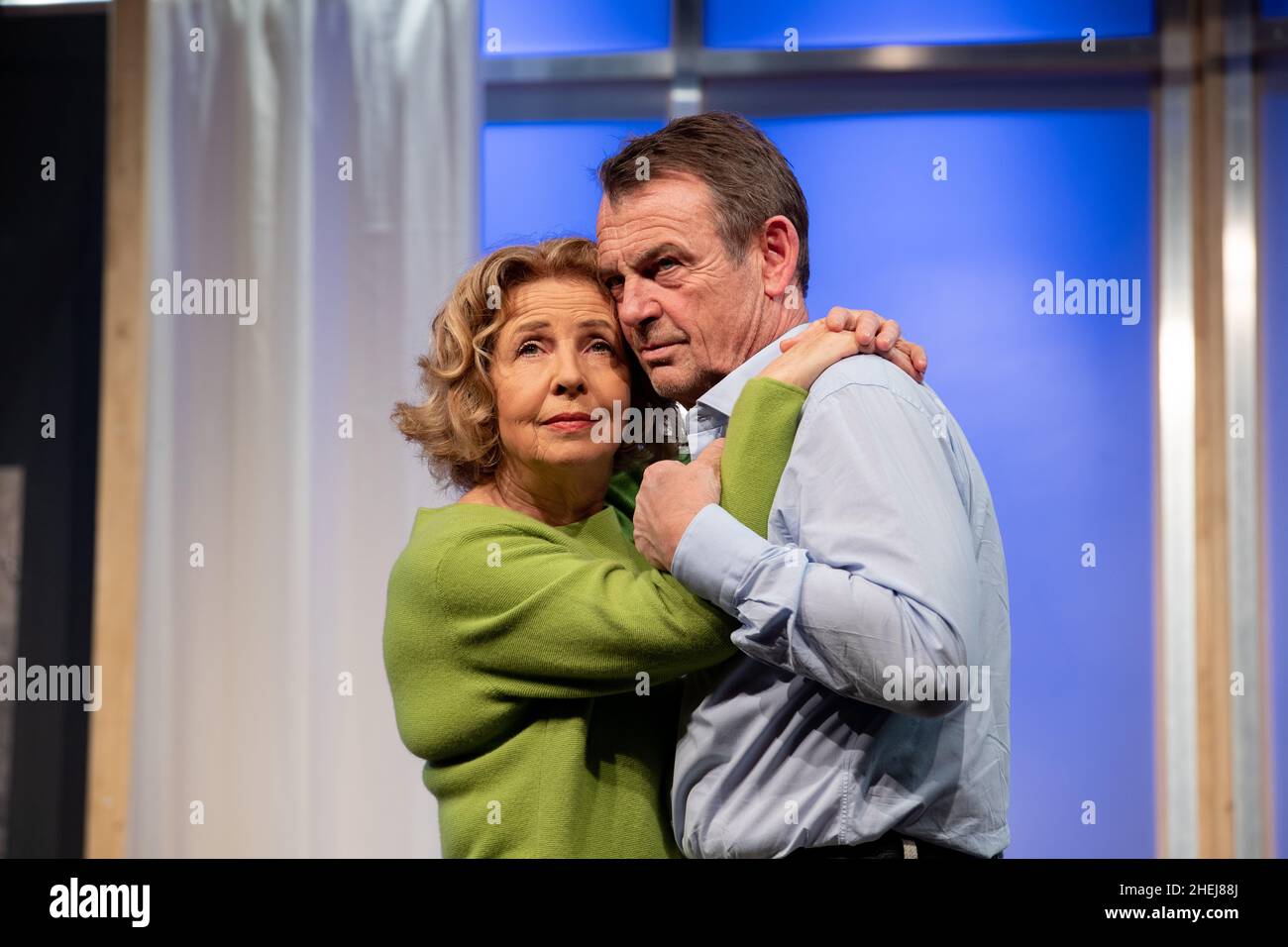 Krystian Martinek and Michaela May ( real name Gertraud Elisabeth Berta Franziska Mittermayr ) at the photo call for The Budgie ( original from Audrey Schebat La Perruche ) on January 10, 2022 in the Comedy n the Bayerischer Hof in Munich, Germany. (Photo by Alexander Pohl/Sipa USA) Stock Photo