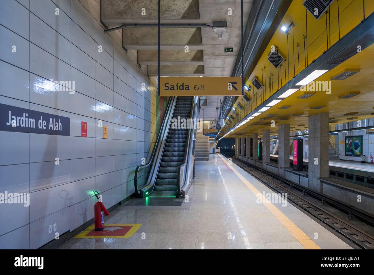 Brazil, Rio de Janeiro, Leblon, Jardim de Alah metro station. Station platform on Linha 4 (line 4) of the subway network Stock Photo