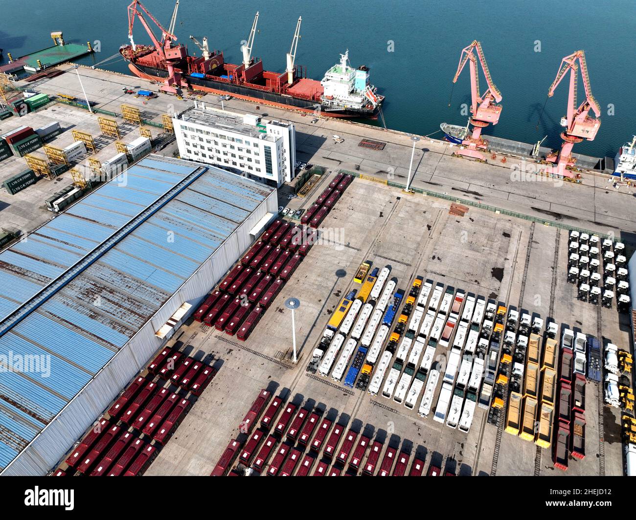 LIANYUNGANG, CHINA - JANUARY 11, 2022 - A view of cargo loading and ...