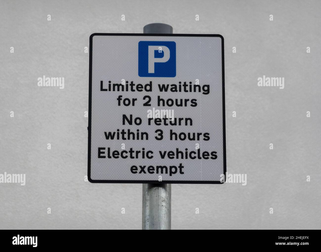 Parking sign Electric Vehicles exempt Stock Photo Alamy