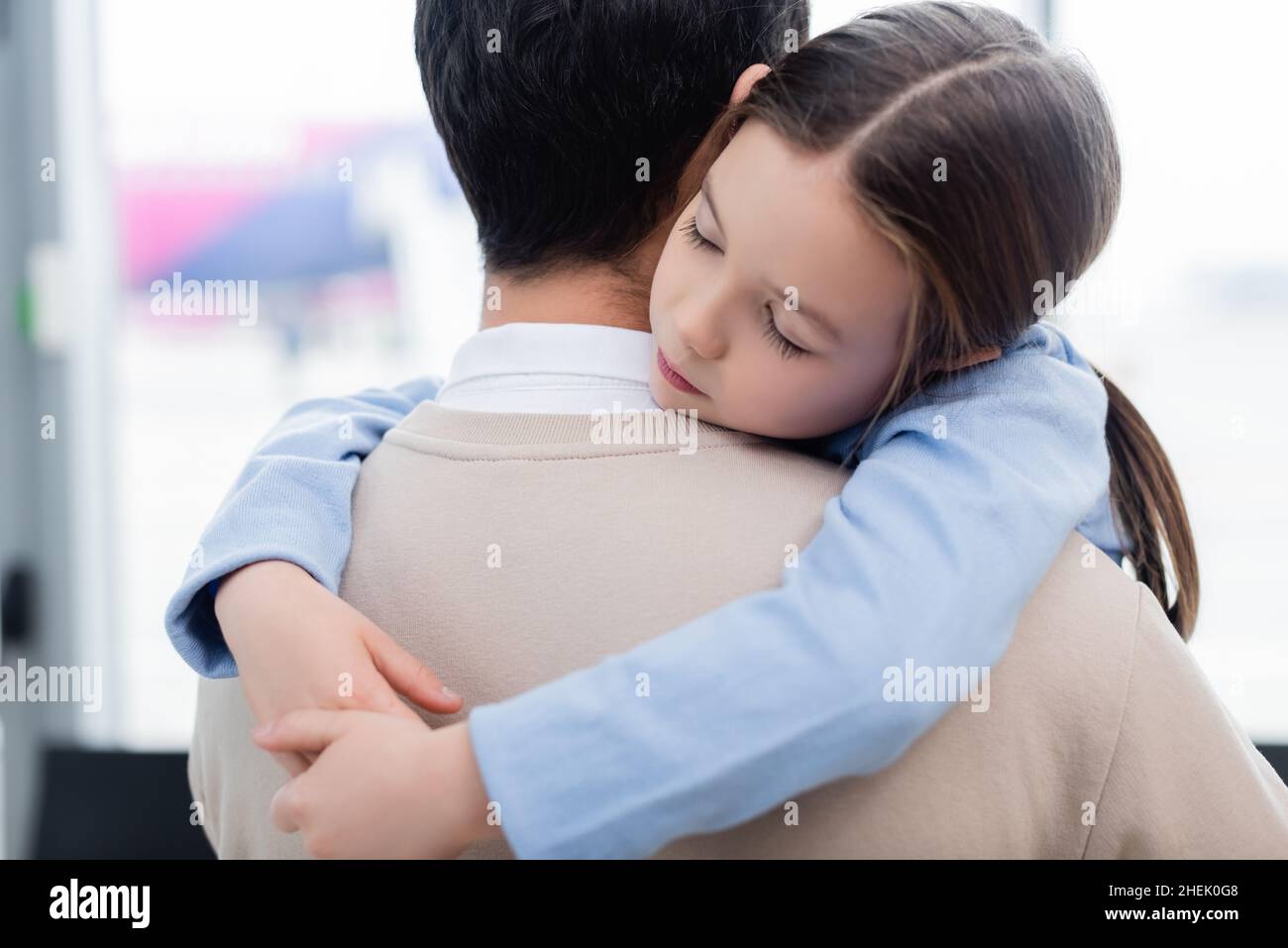 girl sleeping on shoulder of father Stock Photo Alamy