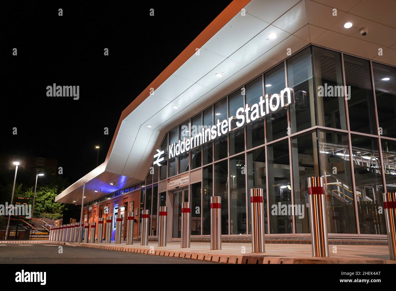 Kidderminster train station at night Stock Photo - Alamy