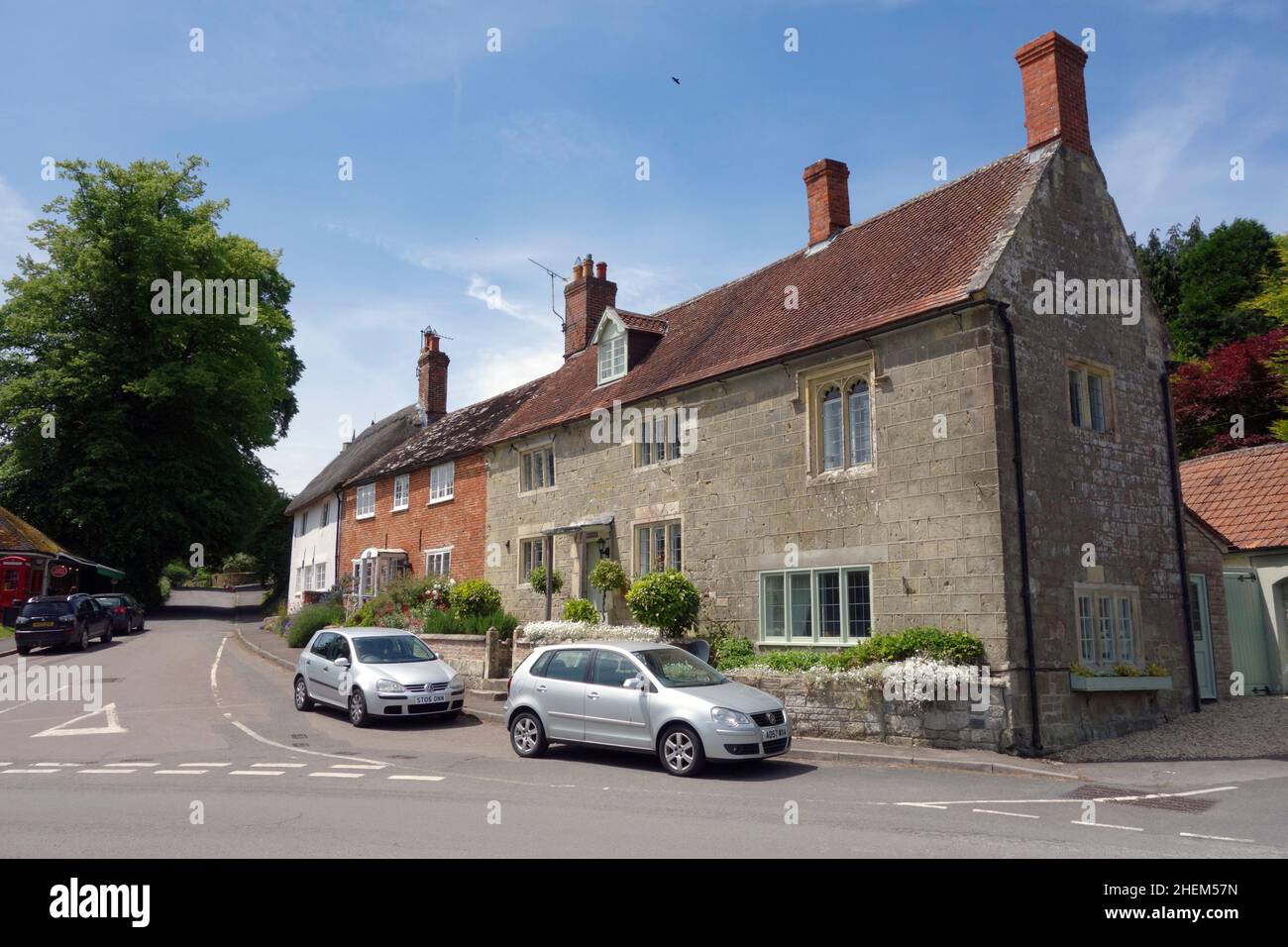 Cottages on the corner of Church Road, East Knoyle Stock Photo