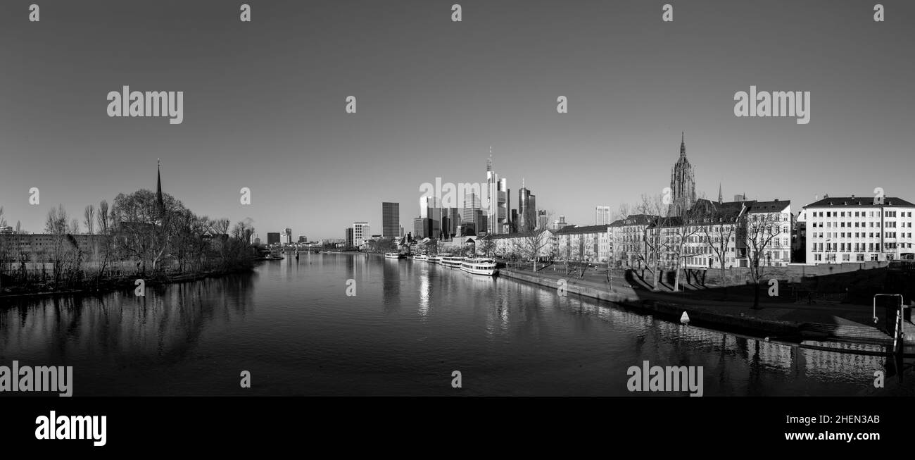 Frankfurt skyline in black and white hi-res stock photography and ...