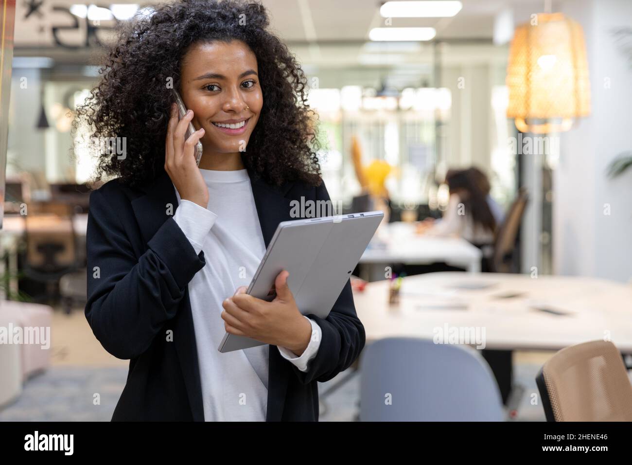 African business woman talking hi-res stock photography and images - Alamy