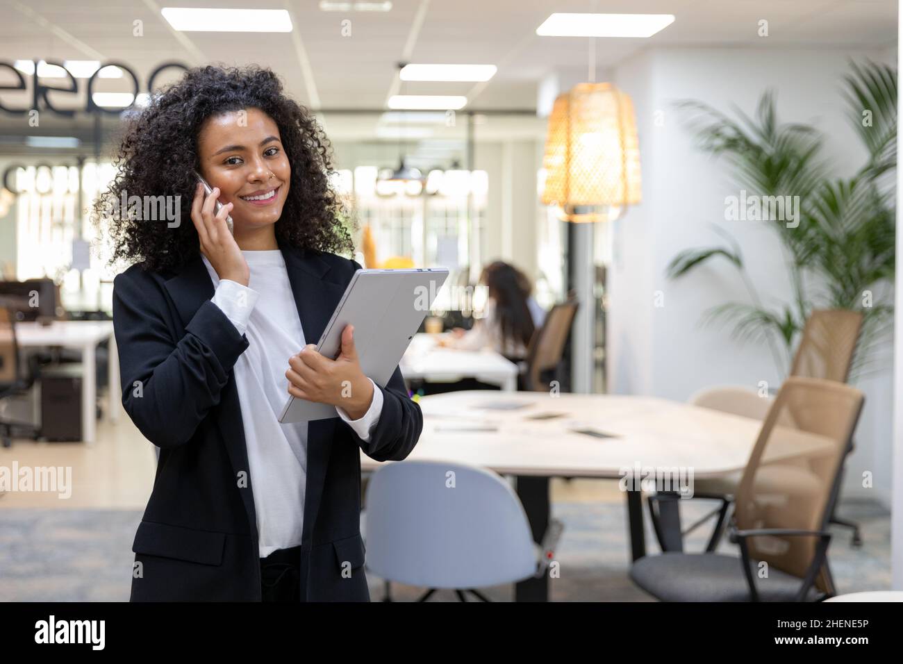 African business woman talking hi-res stock photography and images - Alamy