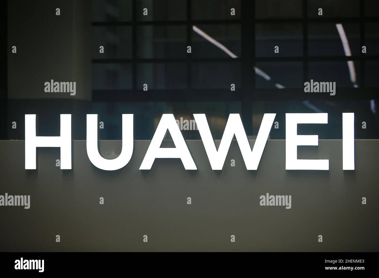 Huawei showroom in hong kong Stock Photo Alamy