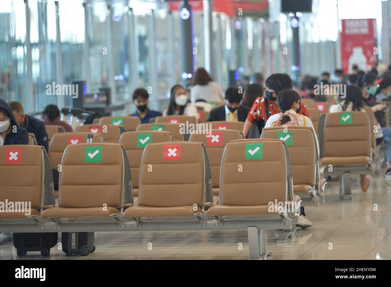 BANGKOK, Jan. 12, 2022 (Xinhua) -- Travellers are seen at the Suvarnabhumi International Airport in Bangkok, Thailand, Jan. 11, 2022. Due to concerns about a new wave of COVID-19 outbreak, Thailand halted the quarantine-free travel scheme from Dec. 22, 2021 and most of its Sandbox Program, which enables quarantine-free entry while requiring visitors to stay in a specific destination for seven days with free movement during their stay, except for the resort island of Phuket. According to the Center for COVID-19 Situation Administration, from Jan. 11 onwards, Thailand will allow qu Stock Photo