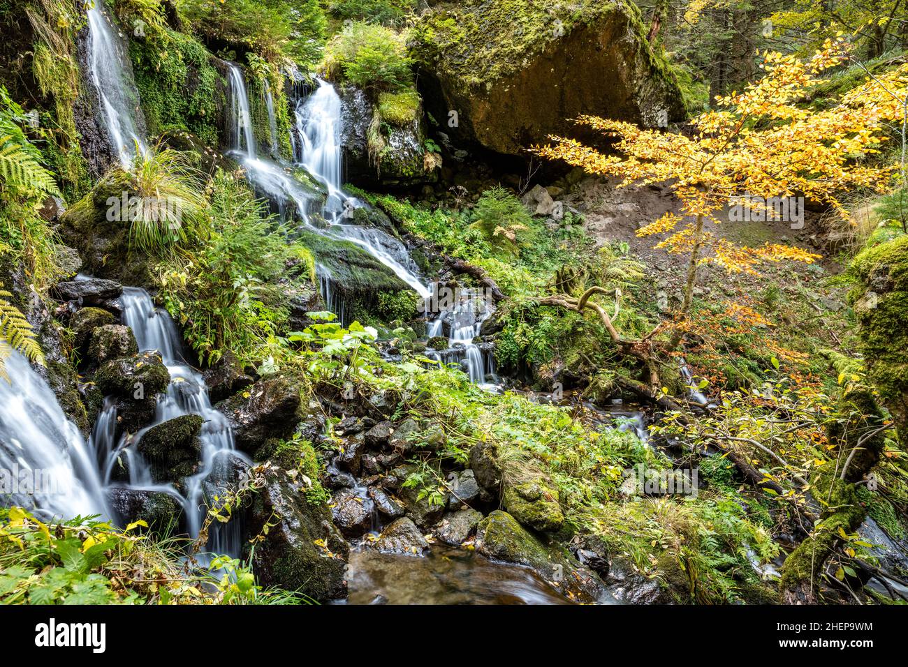 grande cascade et sa caverne