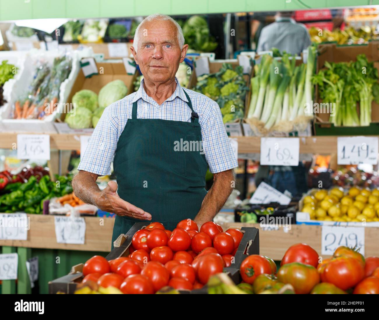 Owner of greengrocery offering fruits and vegetables Stock Photo - Alamy