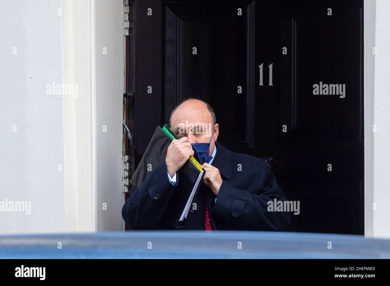 London, UK.  12 January 2022.  Andrew Griffith MP, Chief Business Adviser to the Prime Minister, at the door of Number 11 Downing Street ahead of Boris Johnson, Prime Minister departing for Prime Minister’s Questions (PMQs) at the House of Commons.  The Prime Minister is under pressure from MPs to respond to questions relating to a party on 20 May 2020 in the gardens of 10 Downing Street, at a time when UK lockdown restrictions banned social gatherings.    Credit: Stephen Chung / Alamy Live News Stock Photo