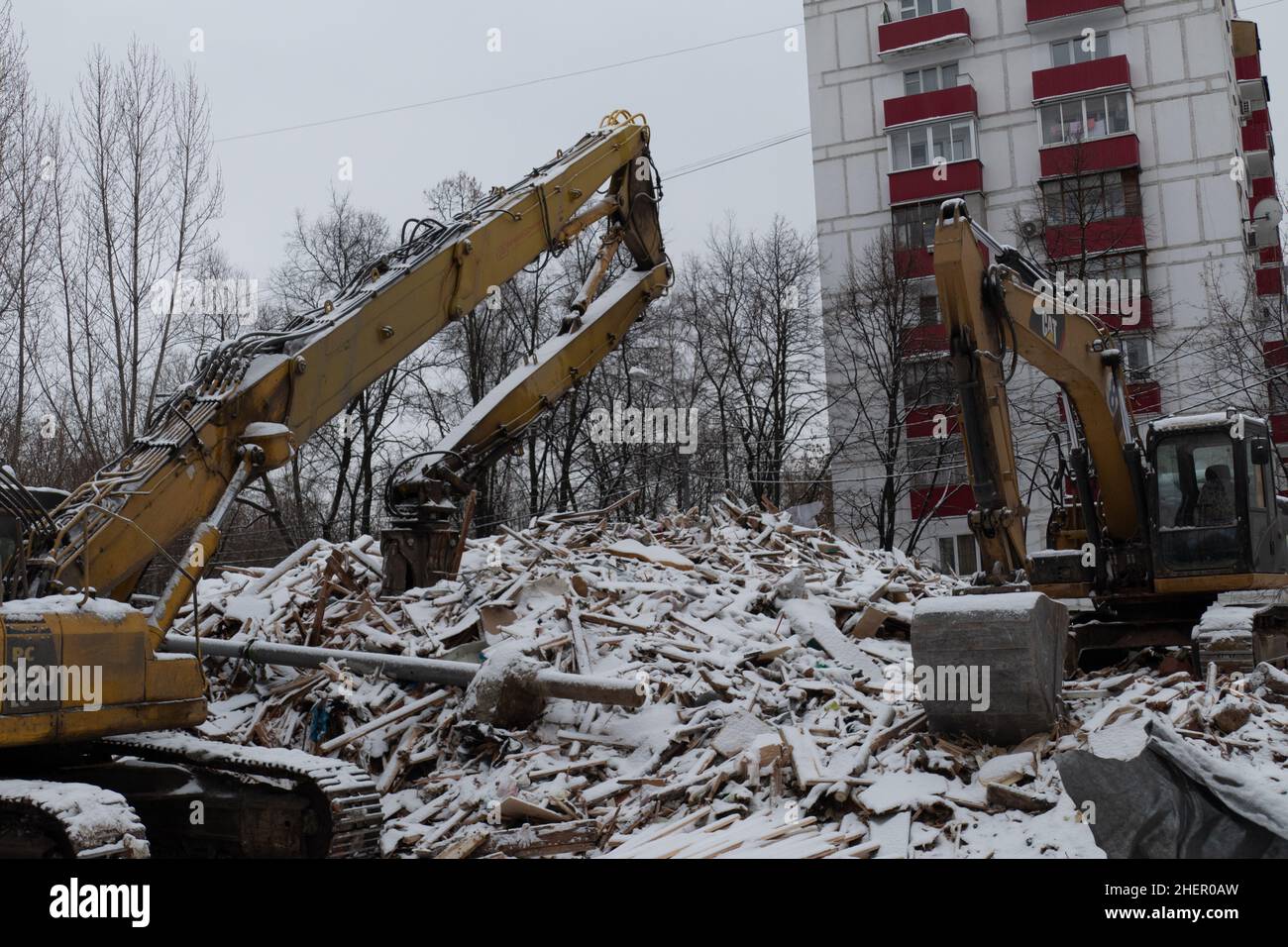 destroyed multi-storey residential building in the city 22 Stock Photo