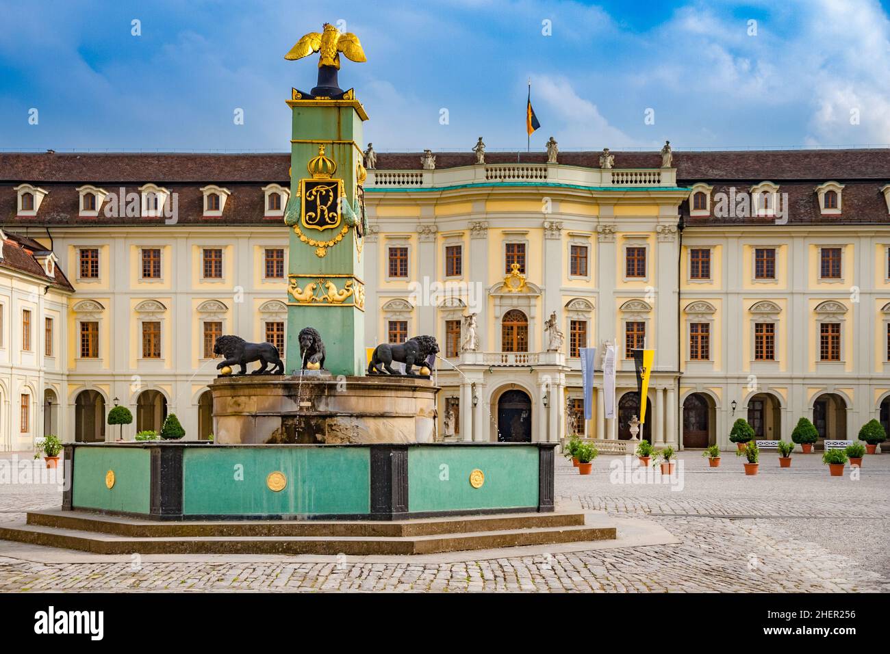Great close-up view of the courtyard fountain with eagle statue in the cour d'honneur of the Ludwigsburg Residential Palace and the south wing (Neuer... Stock Photo